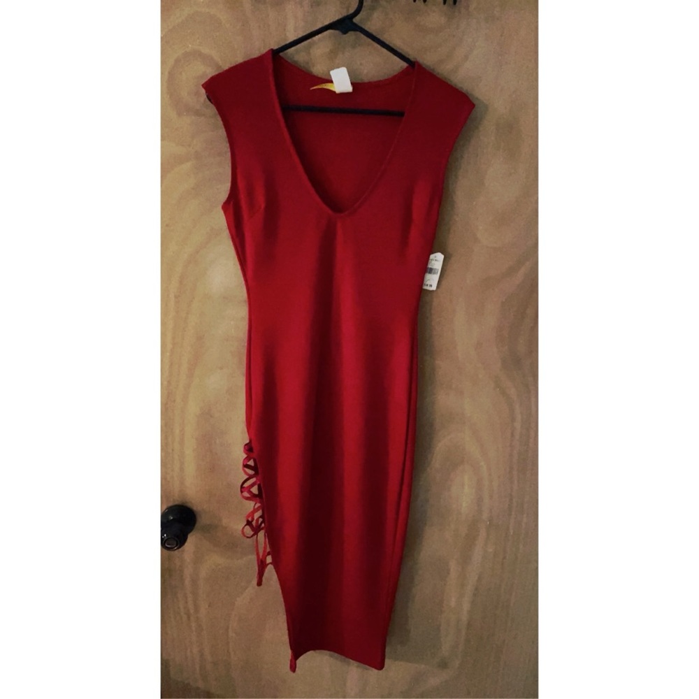 Red dress - Picture 2 of 4